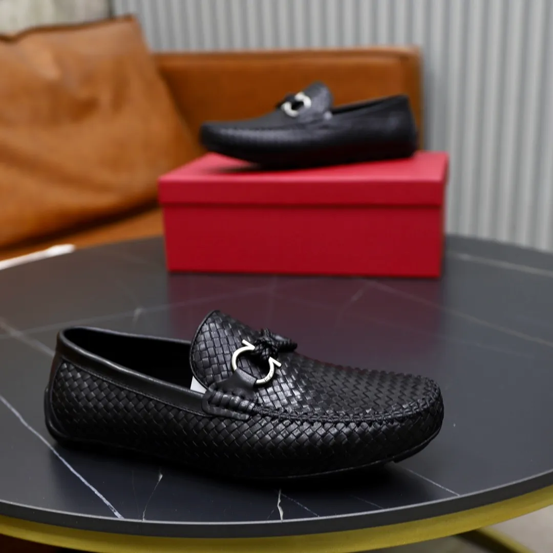 Men's shoes: 280🙅‍♂️🙅‍♂️🙅‍♂️Niuli Brand: Ferragamo Standard code: Men's code 38/44 (45 customized) Grade: Same as the official website Material: Original imported cowhide leather lining Original wear-resistant lightweight outsole Style category: Men's casual slip-on shoes Distinguished luxury brand elements top luxury Color: Actual picture color